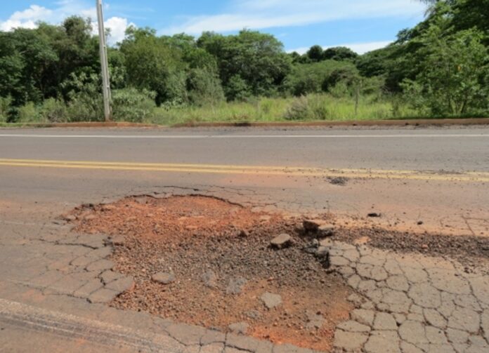 Ponta Porã: Prefeitura notifica empresa por buracos no trecho norte do anel viário