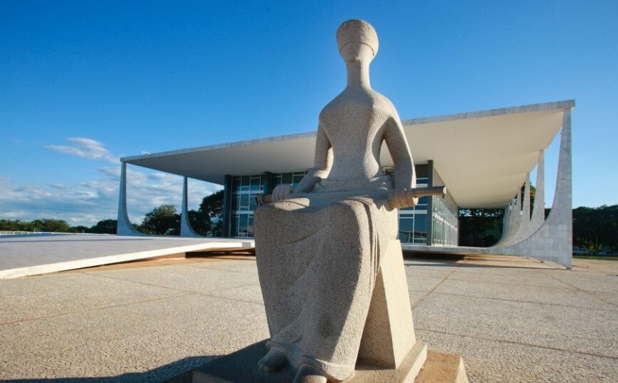 Oposição e governistas na Câmara têm 39 projetos para restringir ação do STF