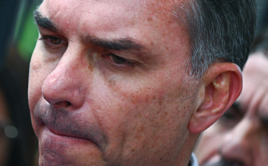 Flávio Bolsonaro propõe PEC do fim da reeleição e cita ‘mea culpa’ de FHC