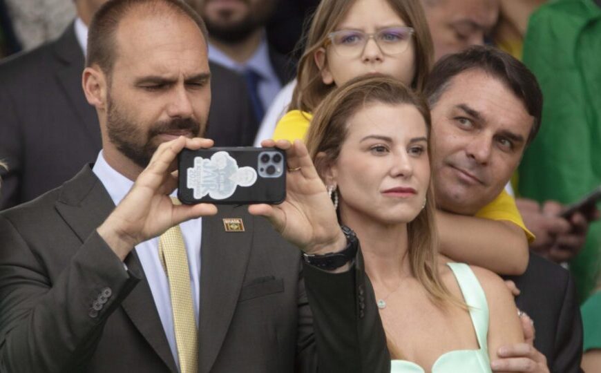 Eduardo e Flávio Bolsonaro defendem união por vitória&hellip;