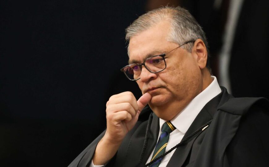 Dino vira improvável freio aos “supersalários” após Congresso aprovar novos benefícios