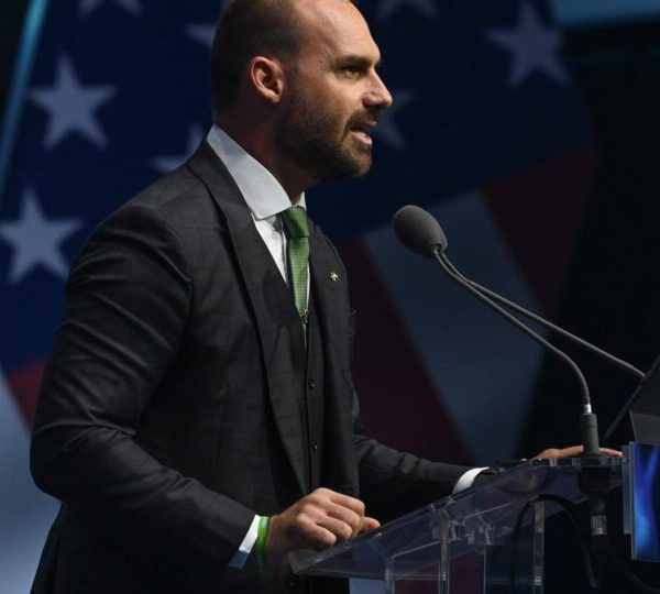 À Fox News, Eduardo Bolsonaro defende candidatura de&hellip;