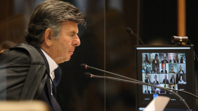 Luiz Fux pede afastamento após diagnóstico de pneumonia dupla