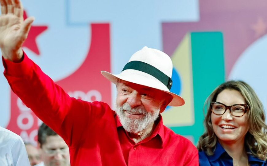 Lula diz que PT “não está com essa bola toda” e defende alianças fora da esquerda