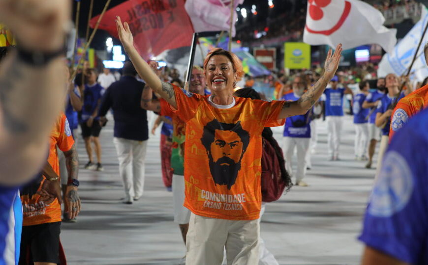 Ação popular tenta barrar desfile de escola de samba que homenageia Lula no Rio