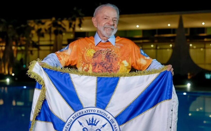 Gleisi diz que congelar repasse de R$ 1 mi a escola por samba-enredo de Lula é “preconceito”