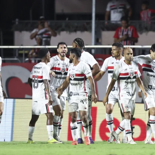 Brasileirão: São Paulo vence Grêmio com facilidade e&hellip;
