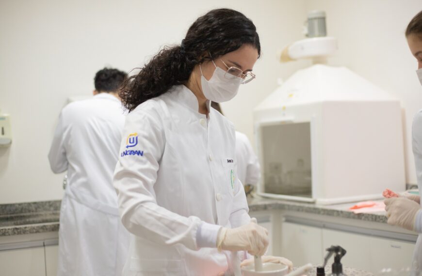 UNIGRAN celebra excelência acadêmica com notas máximas no Enade e renovação de reconhecimento automática de cursos pelo MEC