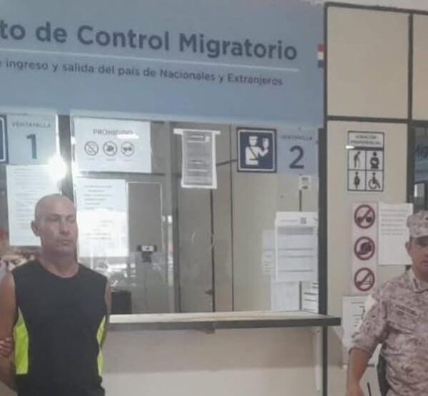 Brasileiro com oito mandados de prisão é expulso&hellip;