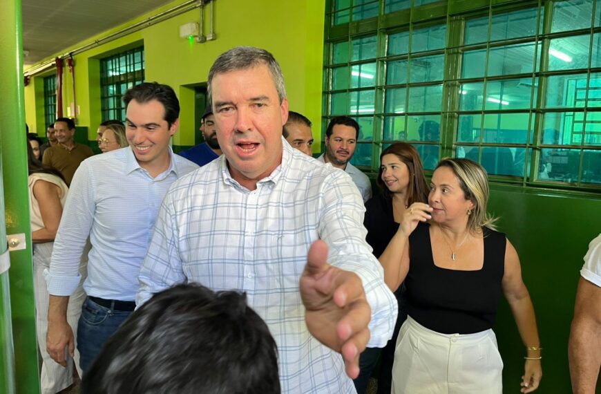 Riedel destaca investimento em educação e confirma pré-candidatura à reeleição