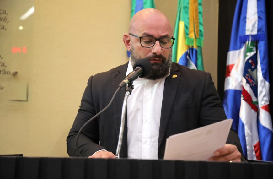 Carlos Bordão solicita patrolamento e cascalhamento de rua no Parque dos Ipês I