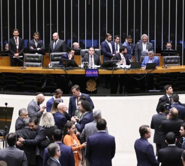 Congresso aprova reajuste e gratificação de até 100%&hellip;
