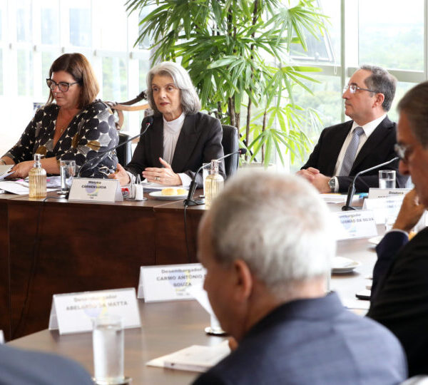 Cármen Lúcia apresenta regras de conduta a presidentes&hellip;