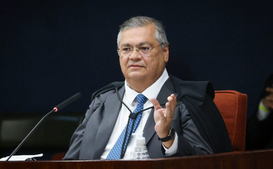 Dino arquiva parte de investigação contra senador flagrado com dinheiro na cueca