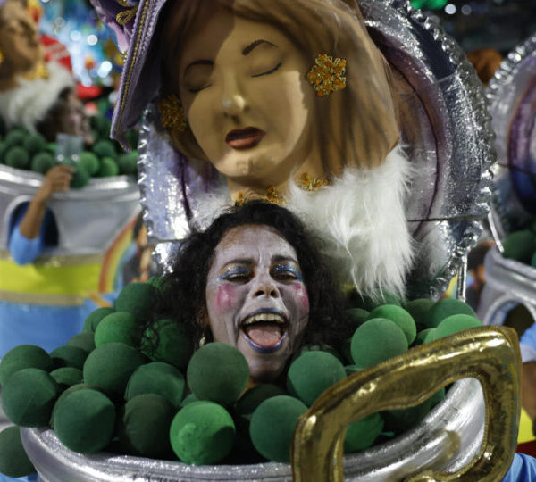 Parlamentares querem punir escola de samba lulista por&hellip;