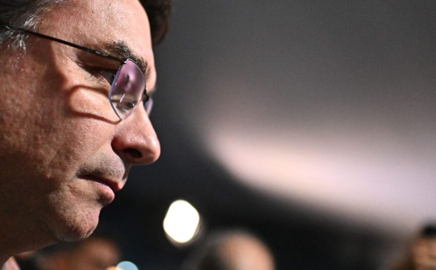 Campanha de Flávio Bolsonaro busca eleitor de centro, avalia vice e acena ao mercado