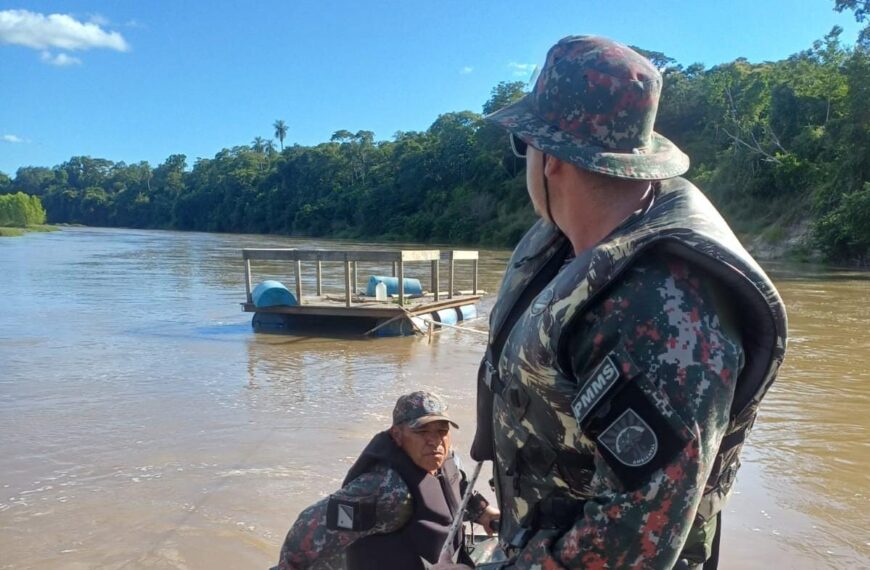 Flutuante de pesca pode ter sido usado na fuga de piloto que transportava quase meia tonelada de cocaína