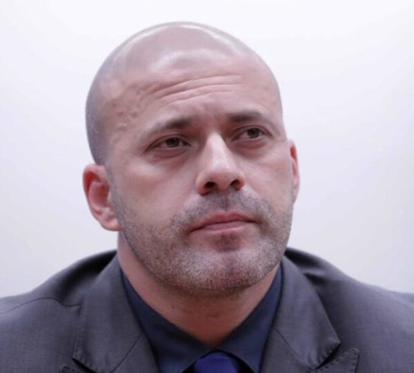 Advogado deixa a defesa de Daniel Silveira