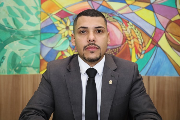 Vereador Leandro Bitencourt solicita pavimentação em dois bairros de Ponta Porã