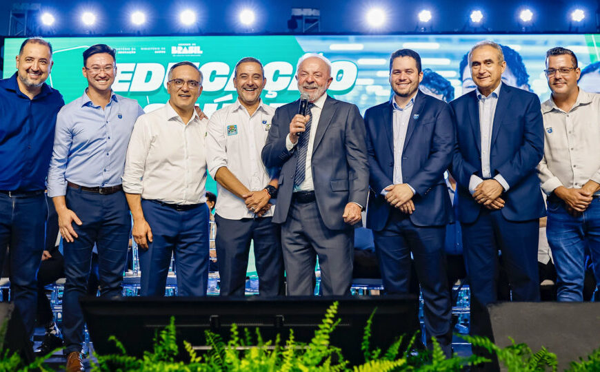 Lula brinca com prefeitos do PL e diz&hellip;