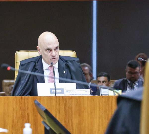 Moraes acusa imprensa de “ajudar agressores do STF”