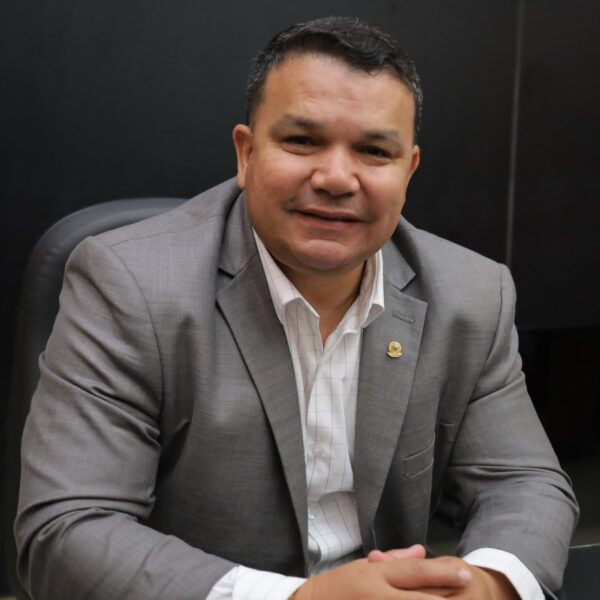 Vereador Subtenente Morinigo solicita melhorias na Vila Ferroviária