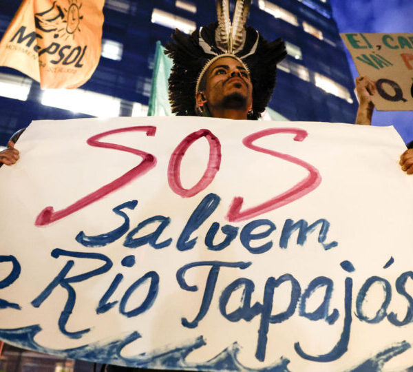 Indígenas invadem terminal da Cargill em Santarém (PA)&hellip;