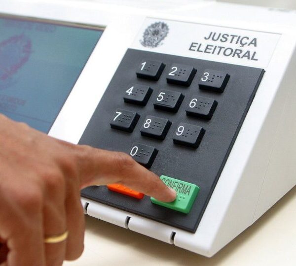 43% dos brasileiros desconfiam das urnas eletrônicas, diz&hellip;