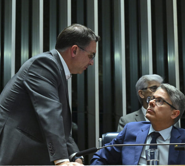 Flávio Bolsonaro pede inclusão de Haddad e Rui&hellip;