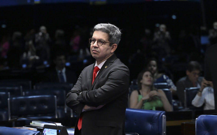 Líder governista descarta recorrer ao STF em favor de Lulinha