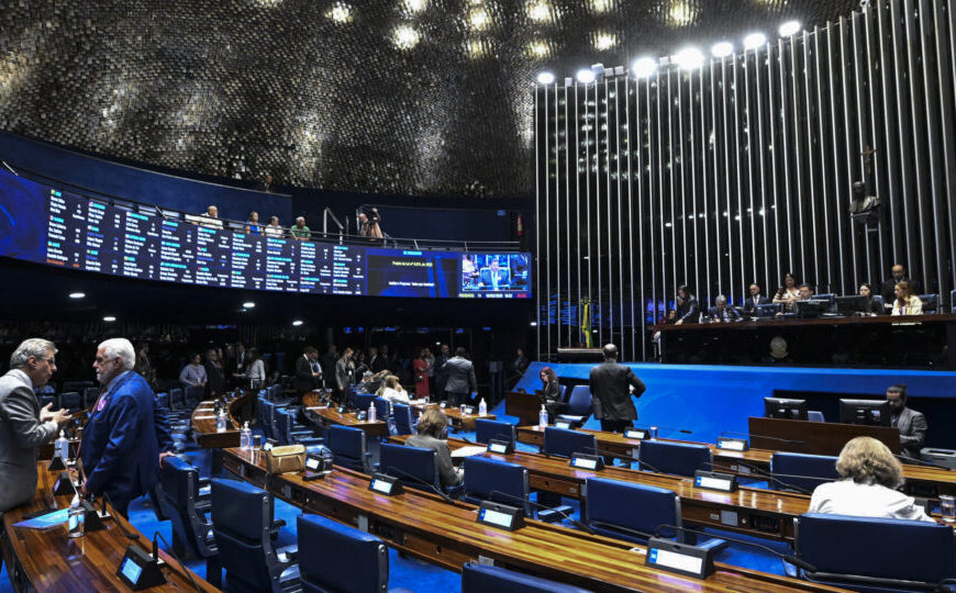 Senado aprova 24 mil novos cargos, reajustes e promoções no Executivo com impacto bilionário