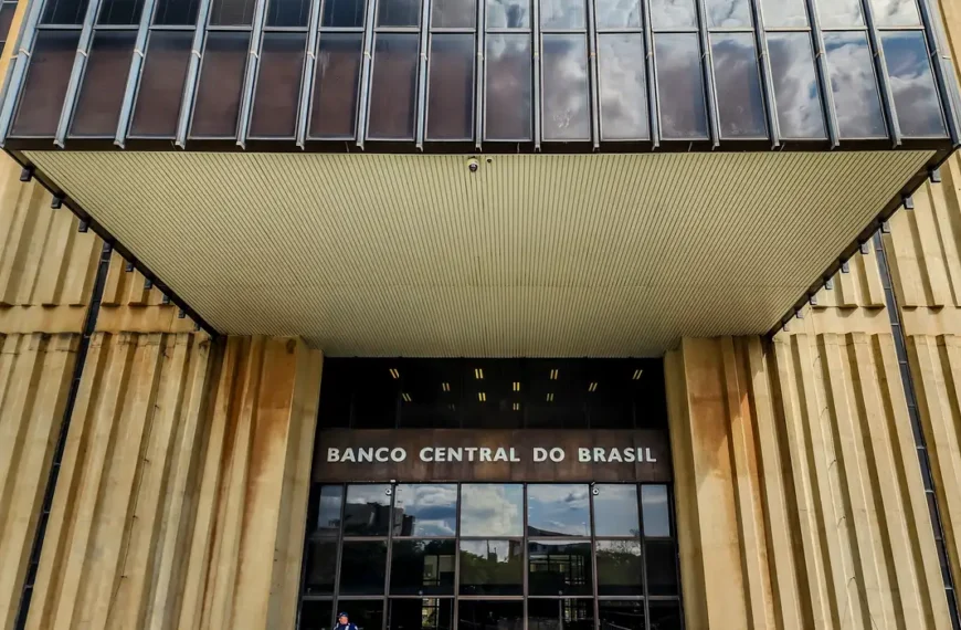 Mercado eleva previsão da inflação para 4,17% este ano