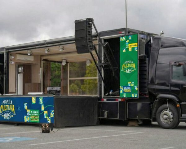 Carreta-palco levará arte e cultura a 40 cidades&hellip;