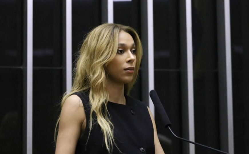 Novo aciona Conselho de Ética contra Erika Hilton após disputa com Ratinho