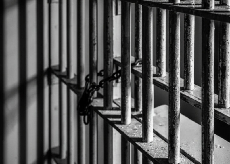 Réu é condenado a 32 anos de prisão por homicídio brutal em aldeia de MS