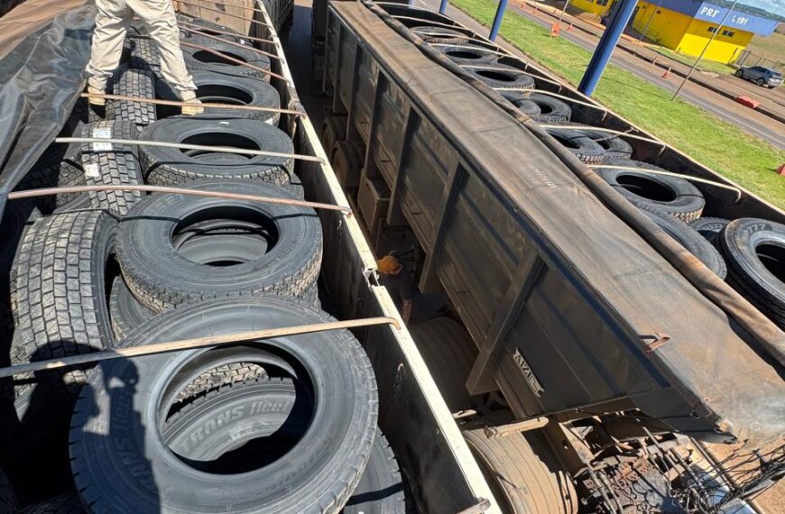 PRF apreende duas carretas com 545 pneus contrabandeados na MS-156, em Caarapó