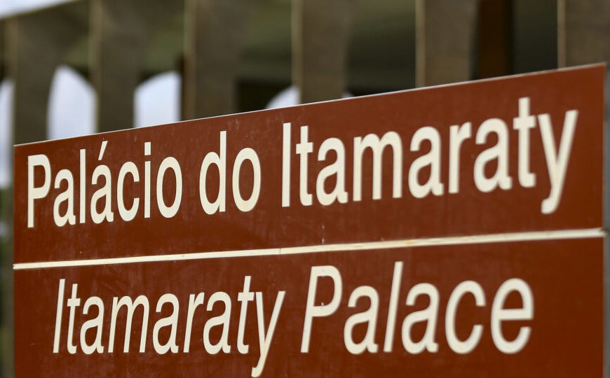 Após condenar EUA e Israel, Brasil manifesta solidariedade a países do Golfo