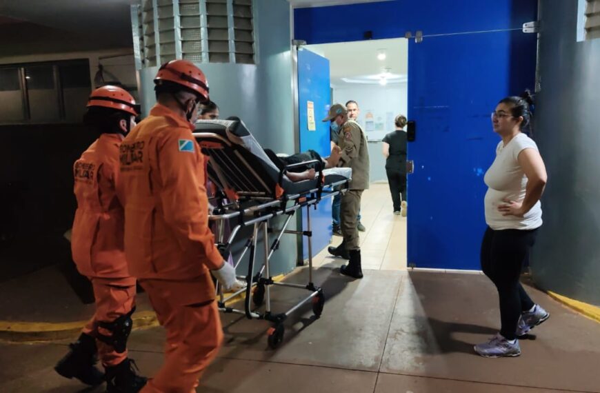 Adolescente de 17 anos é baleado com pistola 9 milímetros em conveniência