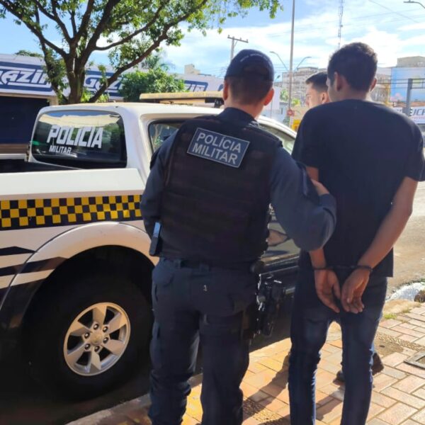 Embriagado, homem dorme ao volante no meio da&hellip;