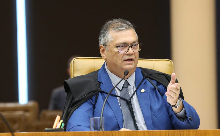 Dino manda deputados do PL explicarem emendas ligadas a filme sobre Bolsonaro