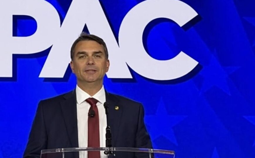 Nos EUA, Flávio Bolsonaro diz que vence se eleições forem “livres e justas”