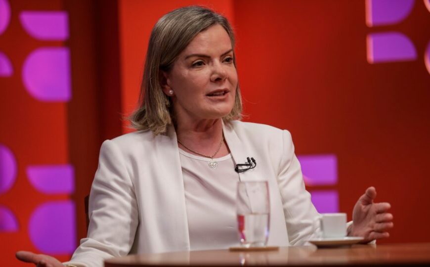 Gleisi Hoffmann prevê que Caiado permanecerá na “periferia” em eleição polarizada