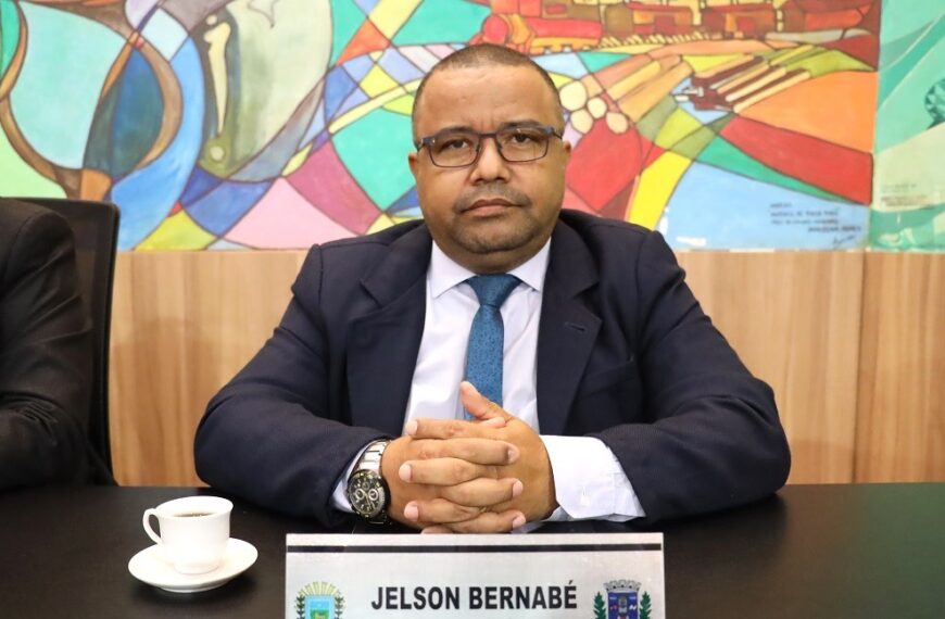Jelson Bernabé solicita construção de ponte na Vila BNH e recapeamento no bairro da Granja