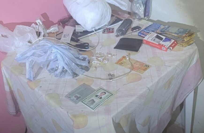 PM apreende crack e dinheiro em ponto suspeito de tráfico em Antônio João