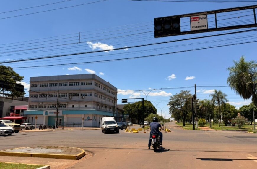 Semáforos passam por manutenção em Ponta Porã