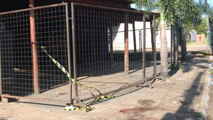 Confusão em tabacaria termina com segurança morto, adolescente e mulher baleadas na Capital