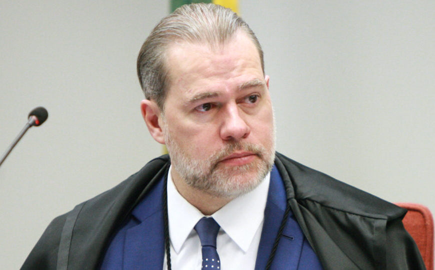 Quase metade dos brasileiros defende impeachment imediato de Toffoli, diz pesquisa