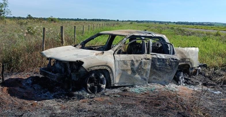 Corpo carbonizado é encontrado dentro de caminhonete incendiada na fronteira