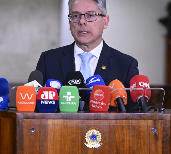 “Governo atravessou a rua para dar abraço de&hellip;