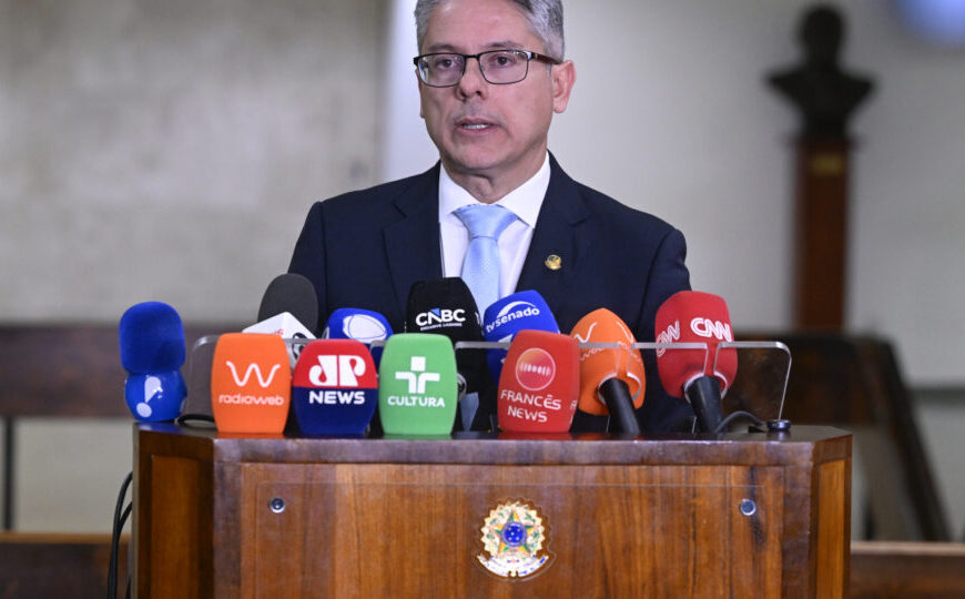 “Governo atravessou a rua para dar abraço de&hellip;